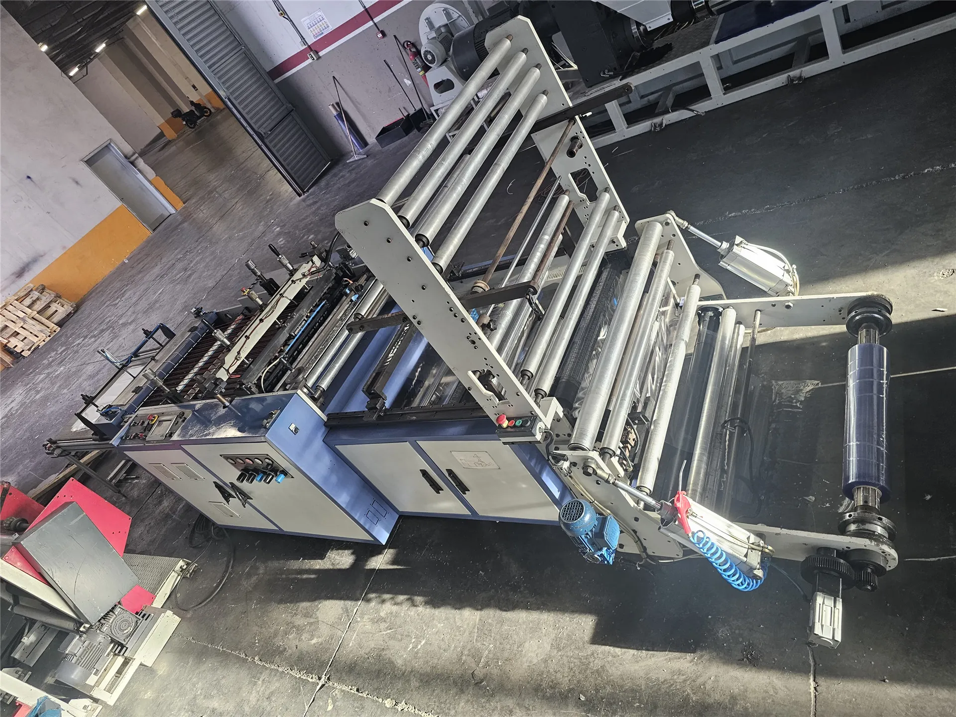 Güriş TY-750 Modern Mekanik Sistemli Yan Kesim Makinesi