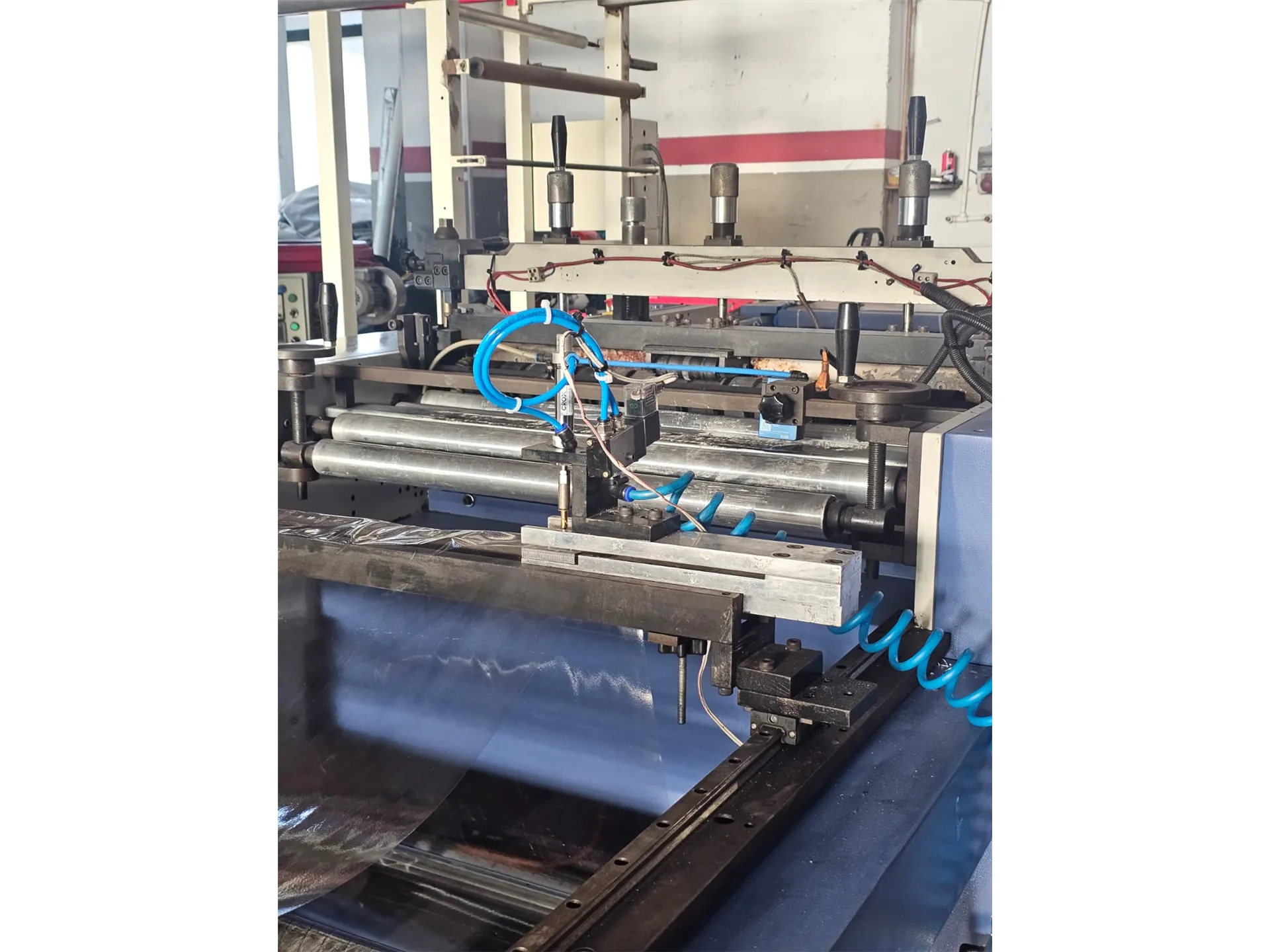Güriş TY-750 Modern Mekanik Sistemli Yan Kesim Makinesi